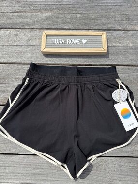 Vuori Luna Piped Short 2" Black Small Women’s NWT Athletic Running Shorts